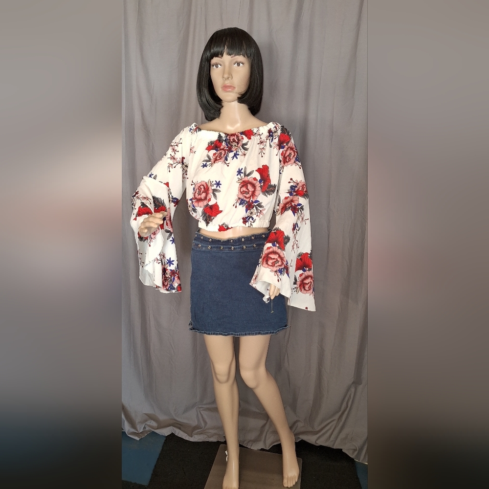 SHEIN/ White Red And Pink Ruched Bell Sleeve Crop Blouse/ 2xl